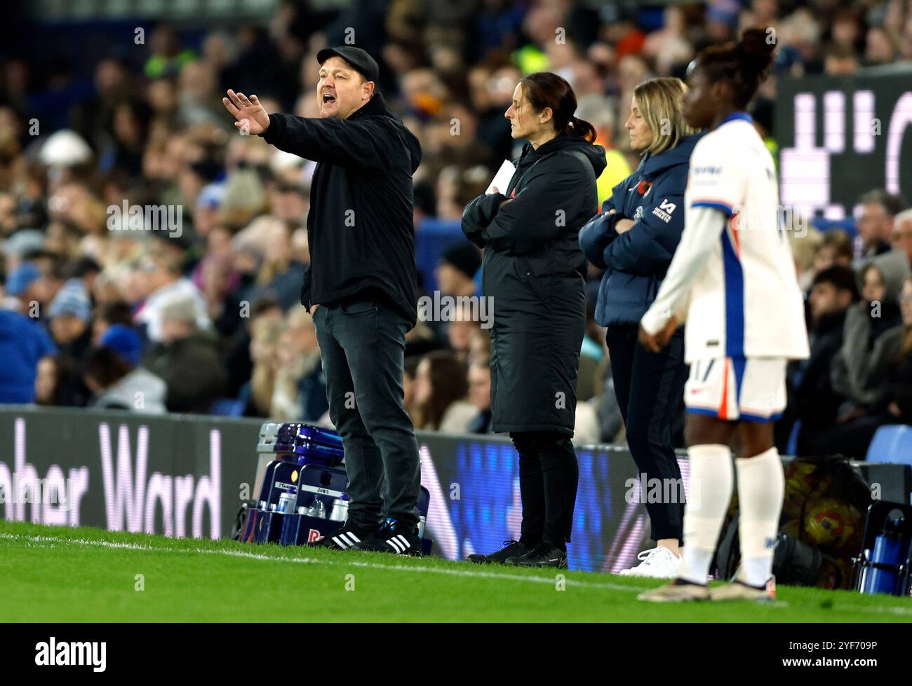 Le manager d'Everton Brian Sorensen (à gauche) lors du match de Super League féminine des Barclays à Goodison Park, Liverpool. Date de la photo : dimanche 3 novembre 2024. Banque D'Images