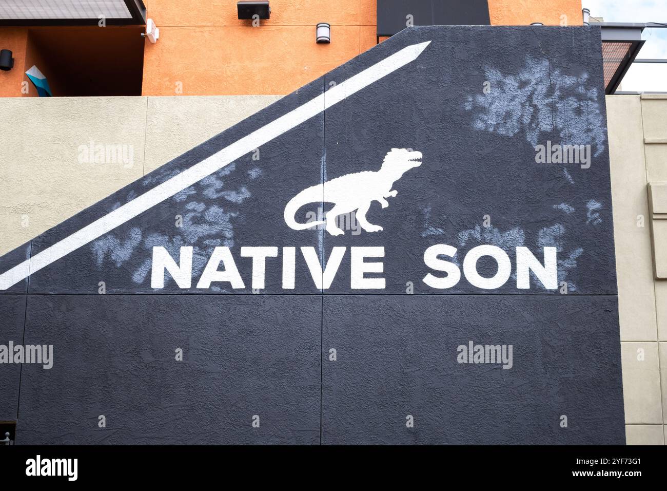 Santa Ana, Californie, États-Unis - 03-10-2019 : une vue d'un panneau de façade de magasin pour la micro-brasserie connue sous le nom de Native son. Banque D'Images