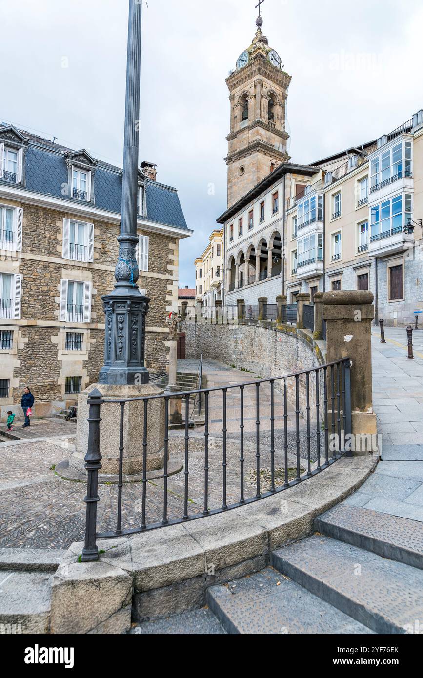 Vieille ville de Vitoria-Gasteiz, église San Vicente Mártir à l'intersection de San Vicente Aldapa et San Frantzisko Kalea Banque D'Images