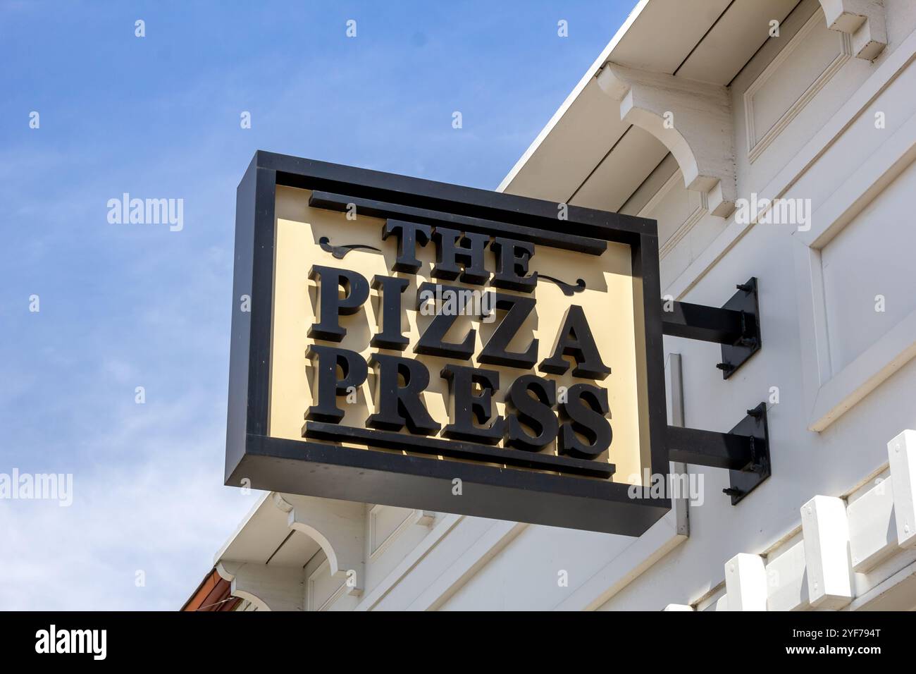 Orange, Californie, États-Unis - 03-25-2019, une vue d'un panneau de façade de magasin pour la chaîne de pizzeria personnalisée connue sous le nom de Pizza Press. Banque D'Images