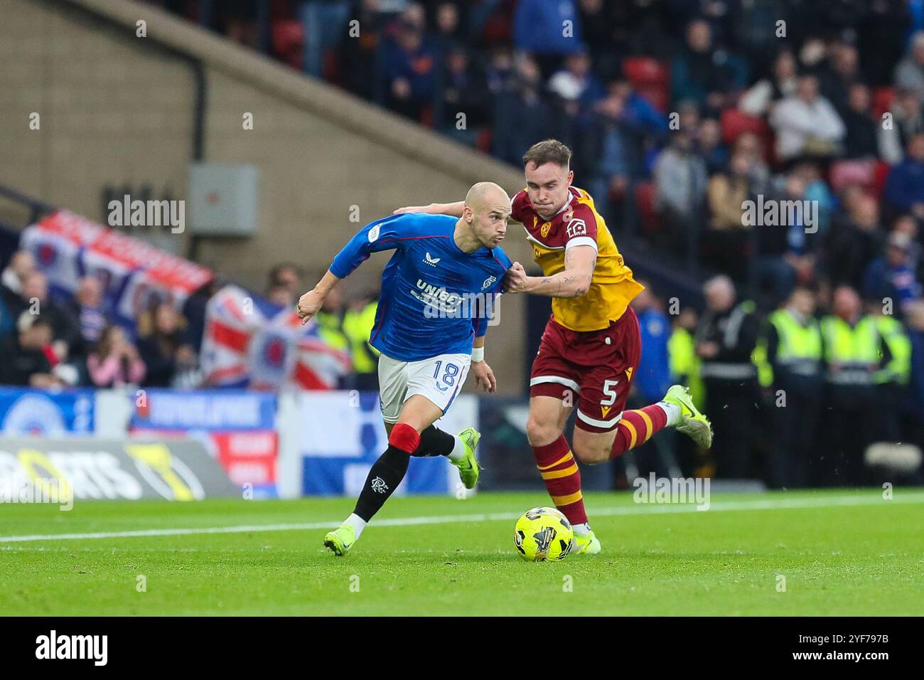 Glasgow, Royaume-Uni. 03 Nov, 2024. La deuxième demi-finale de la premier Sports Cup entre Motherwell FC et Rangers FC s'est déroulée à Hampden Park, Glasgow, Écosse, Royaume-Uni. Le score final était Motherwell 1 - 2 Rangers. Les buts ont été marqués par Celtic aller en finale pour jouer le vainqueur entre Rangers et Motherwell. Les buts ont été marqués par Andy Halliday, (Motherwell 11), 25 minutes. Cyriel Dessers, (Rangers 9), 49 minutes et Nedim Bajrami (Rangers 14) 81 minutes. La finale se déroulera entre Celtic et Rangers le 15 décembre 2024 à Hampden Park. Crédit : Findlay/Alamy Live News Banque D'Images