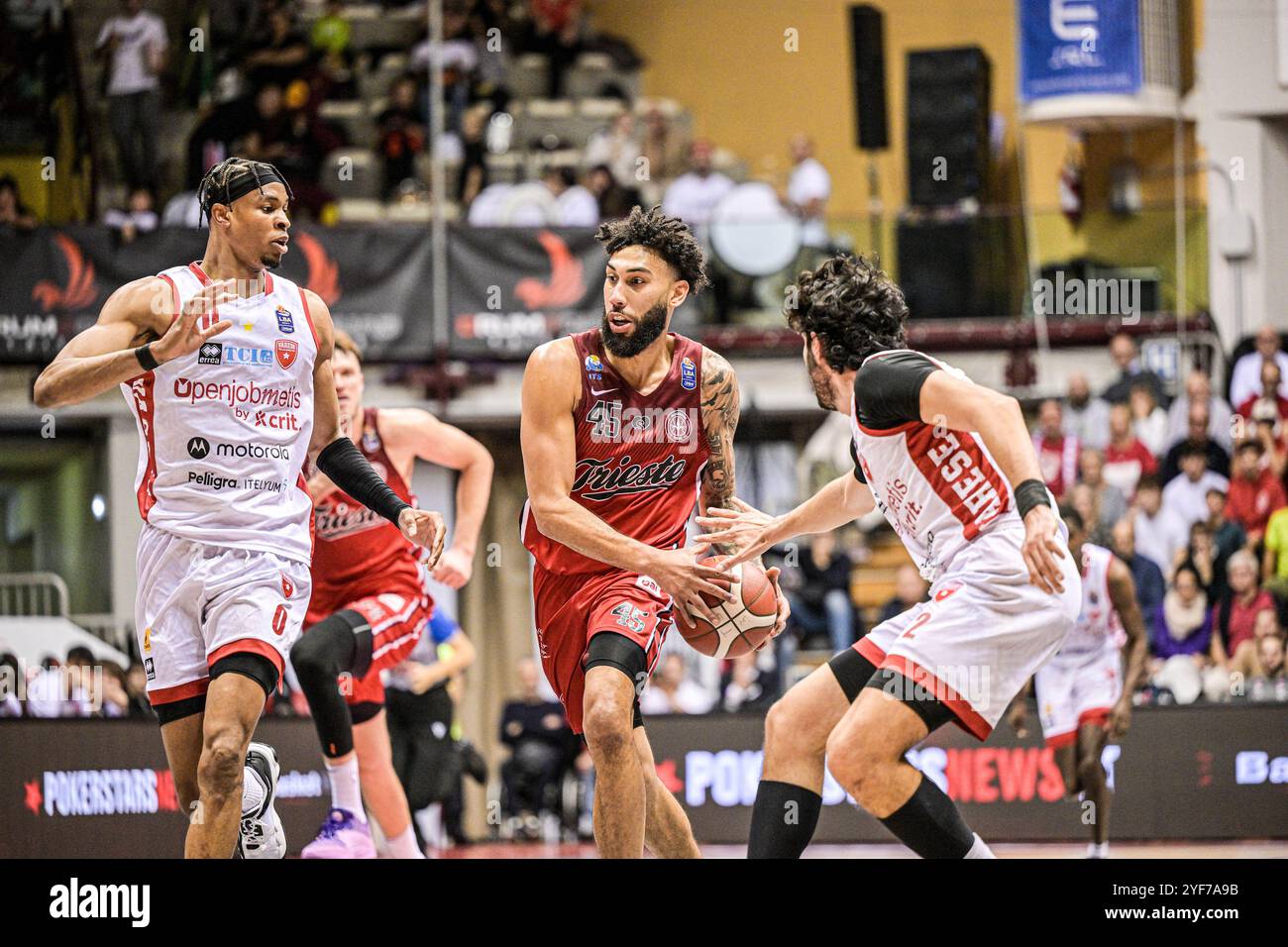 Trieste, Italie. 03 Nov, 2024. Pallacanestro Trieste's Denzel Valentine en action pendant le match Pallacanestro Trieste - Openjobmetis Varese match de la saison régulière Lega basket Serie A 2024/2025 - Round 6 à Trieste (Italie), 3 novembre 2024 (photo par Mitja/Ciamillo/LaPresse) crédit : LaPresse/Alamy Live News Banque D'Images