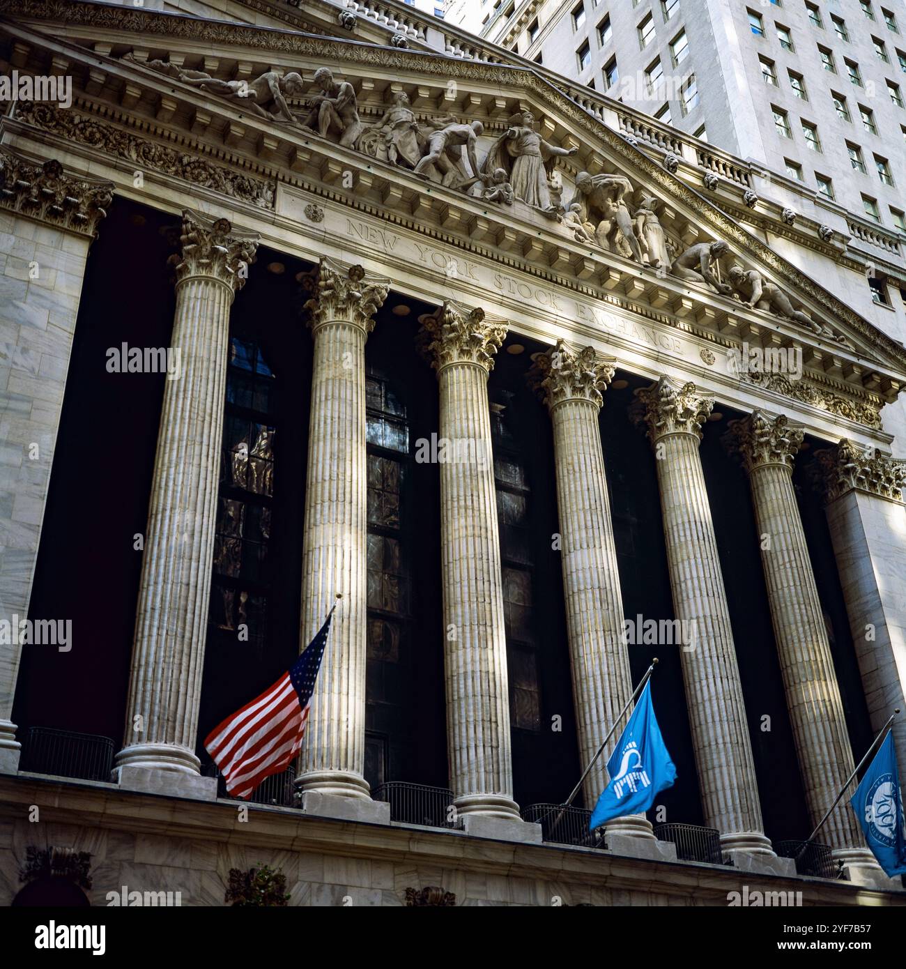 New York 1990s, NYSE, Bourse façade, rue large, quartier financier, Lower Manhattan, New York City, NYC, NY, États-Unis, Banque D'Images