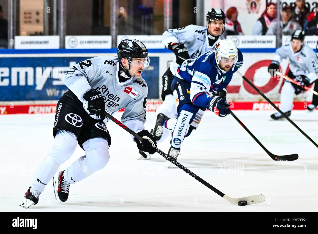 Parker Tuomie (Koelner haie, #62), GER, Iserlohn Roosters v. Koelner haie, Eishockey, Penny-DEL, 15. Spieltag, Spielzeit 2024/2025, 03.11.2024, Foto : Jonas Brockmann/Eibner-Pressefoto Banque D'Images