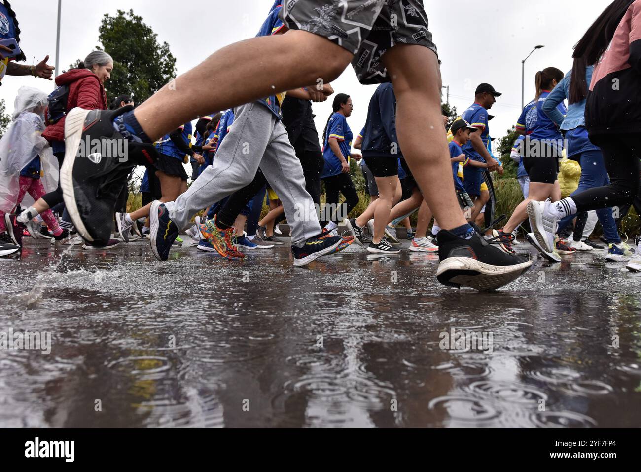 Bogota, Colombie. 03 Nov, 2024. Les concurrents participeront à la Bimbo Global Race à Bogota, en Colombie, le 29 septembre 2024. Photo par : Cristian Bayona/long Visual Press crédit : long Visual Press/Alamy Live News Banque D'Images