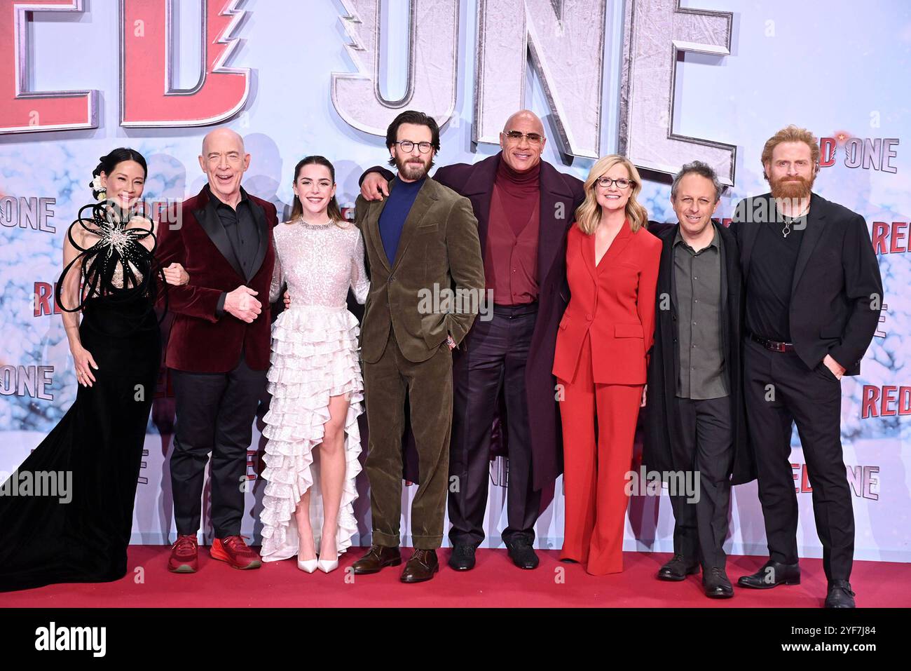 Lucy Liu, J.K. Simmons, Kiernan Shipka, Chris Evans, Dwayne Johnson, Bonnie Hunt, Regisseur Jake Kasdan und Kristofer Hivju BEI der Red One - Alarmstufe Weihnachten film Premiere AM 3.11.2024 in Berlin Red One Filmpremiere in Berlin *** Lucy Liu, J K Simmons, Kiernan Shipka, Chris Evans, Dwayne Johnson, Bonnie Hunt, le réalisateur Jake Kasdan et Kristofer Hivju à l'avant-première du film Red One Alarm Level le 3 11 2024 à Berlin Banque D'Images