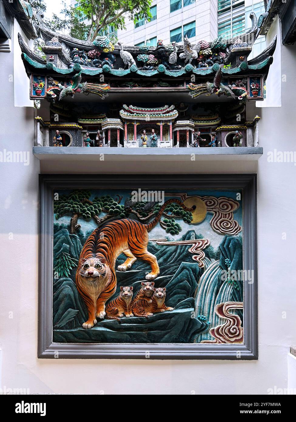 Singapour - 18 août 2024 : le temple Yueh Hai Ching ou Wak Hai Cheng Bio est un temple chinois et des figures de tigre Banque D'Images