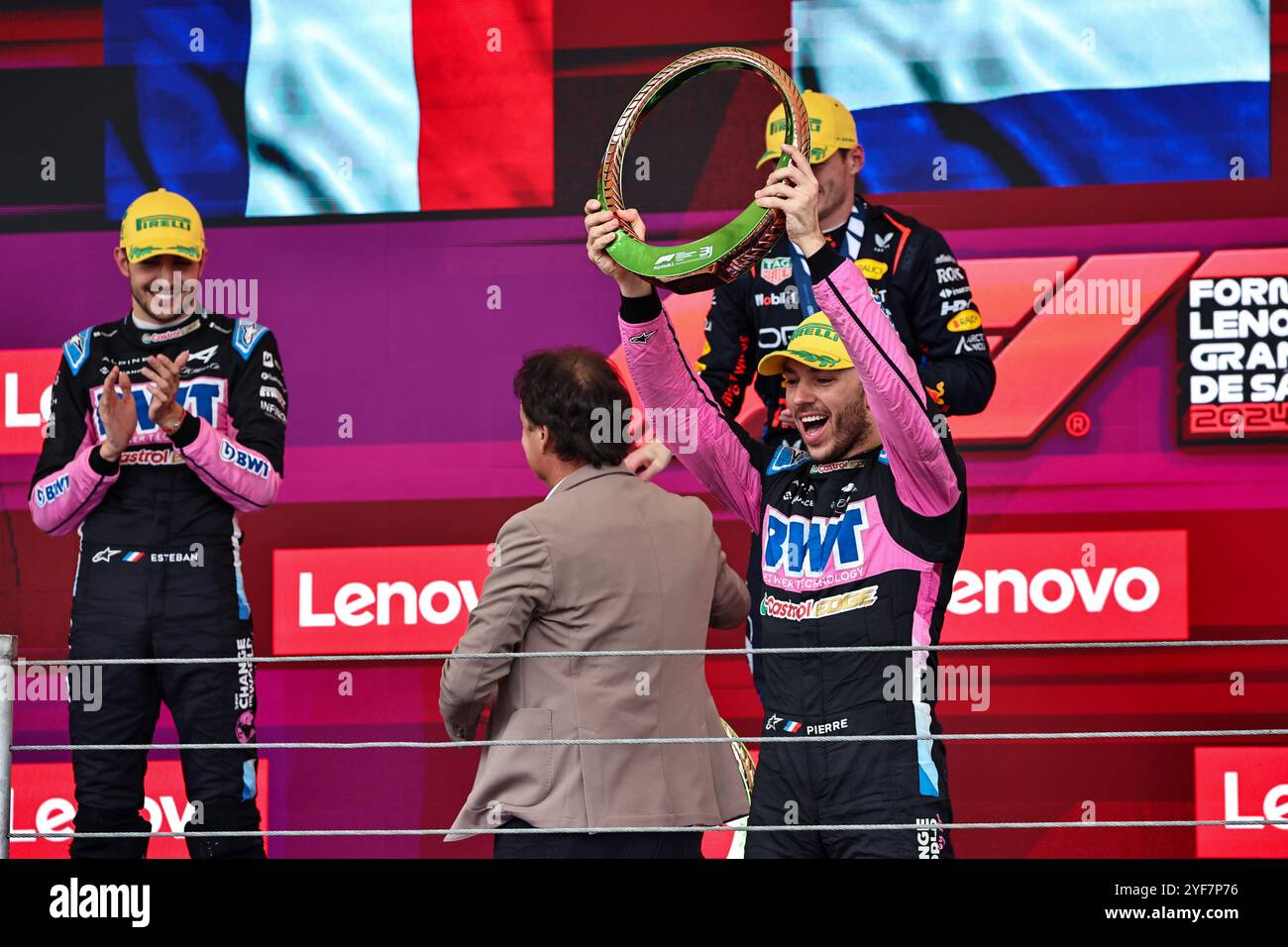 Pierre Gasly (FRA) - Alpine F1 Team - Alpine A524 - Renault sur le podium après la formule 1 Lenovo Grande Premio de Sao Paulo 2024, prévue sur le circuit Interlagos, San Paolo, Brésil, BRA 1er-3 novembre 2024 Banque D'Images