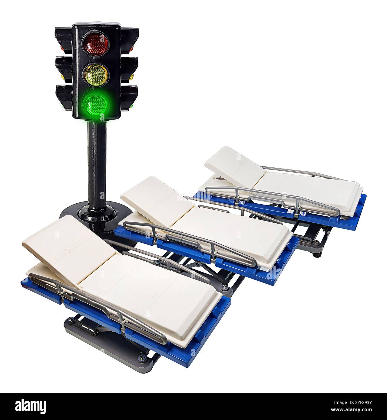 Une rangée d'hôpital Medical Gurney pour le transport des patients avec un feu vert Banque D'Images