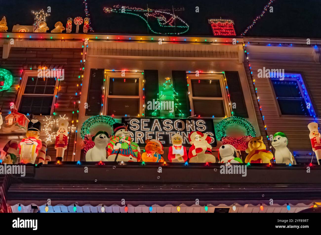 Row Homes décorés pour la saison des fêtes, Hampden, Baltimore MD USA Banque D'Images