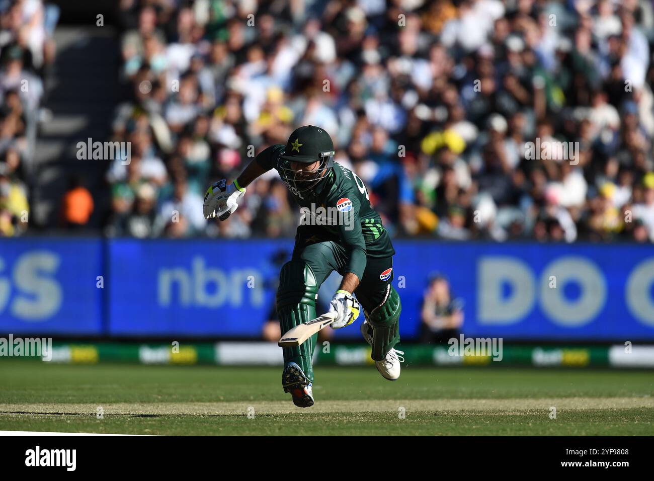 MELBOURNE AUSTRALIE. 4 novembre 2024. Sur la photo : Pakistan Batter Irfan Khan, pendant le premier jour du match de cricket Australia v Pakistan One Day International Series au Melbourne Cricket Ground, Melbourne, Australie, le 4 novembre 2024. Crédit : Karl Phillipson/Alamy Live News Banque D'Images