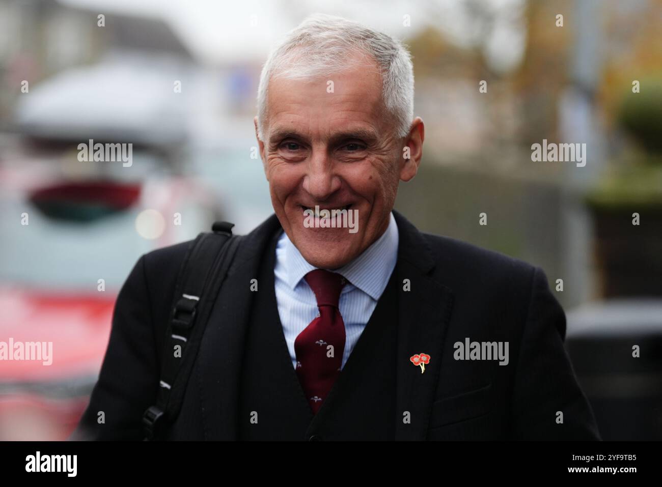 Le shérif Peter Paterson arrive à Selkirk Sheriff court, dans les Scottish Borders, où l'ancien capitaine de rugby écossais Stuart Hogg est accusé d'abus conjugaux contre son ex-épouse Gillian Hogg. La star du rugby est également accusée de multiples violations des conditions de mise en liberté sous caution qui l'ont empêché de contacter son ex-femme. Date de la photo : lundi 4 novembre 2024. Banque D'Images