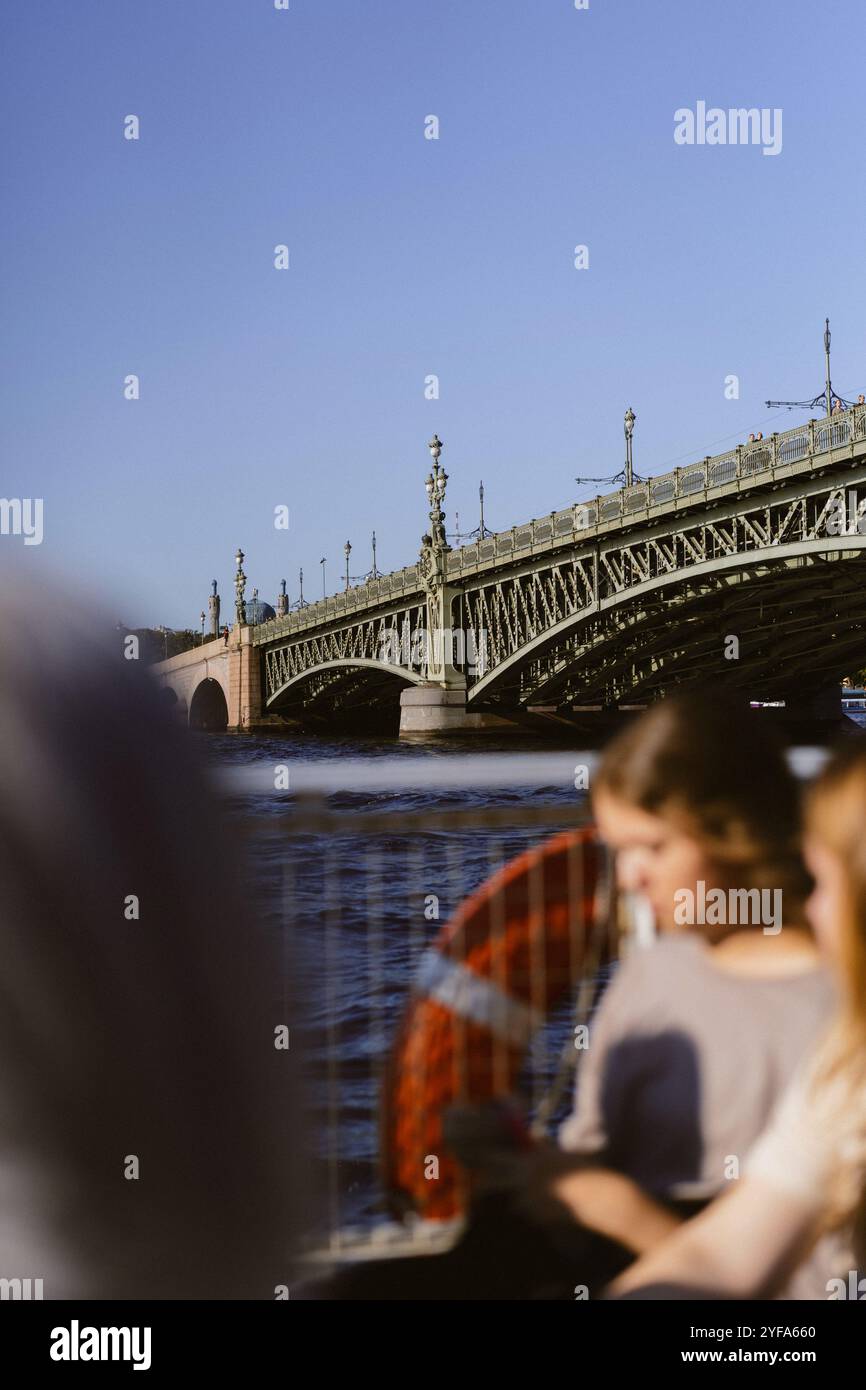 Le pont de la Trinité est un pont traversant la Neva à Saint-Pétersbourg, en Russie Banque D'Images