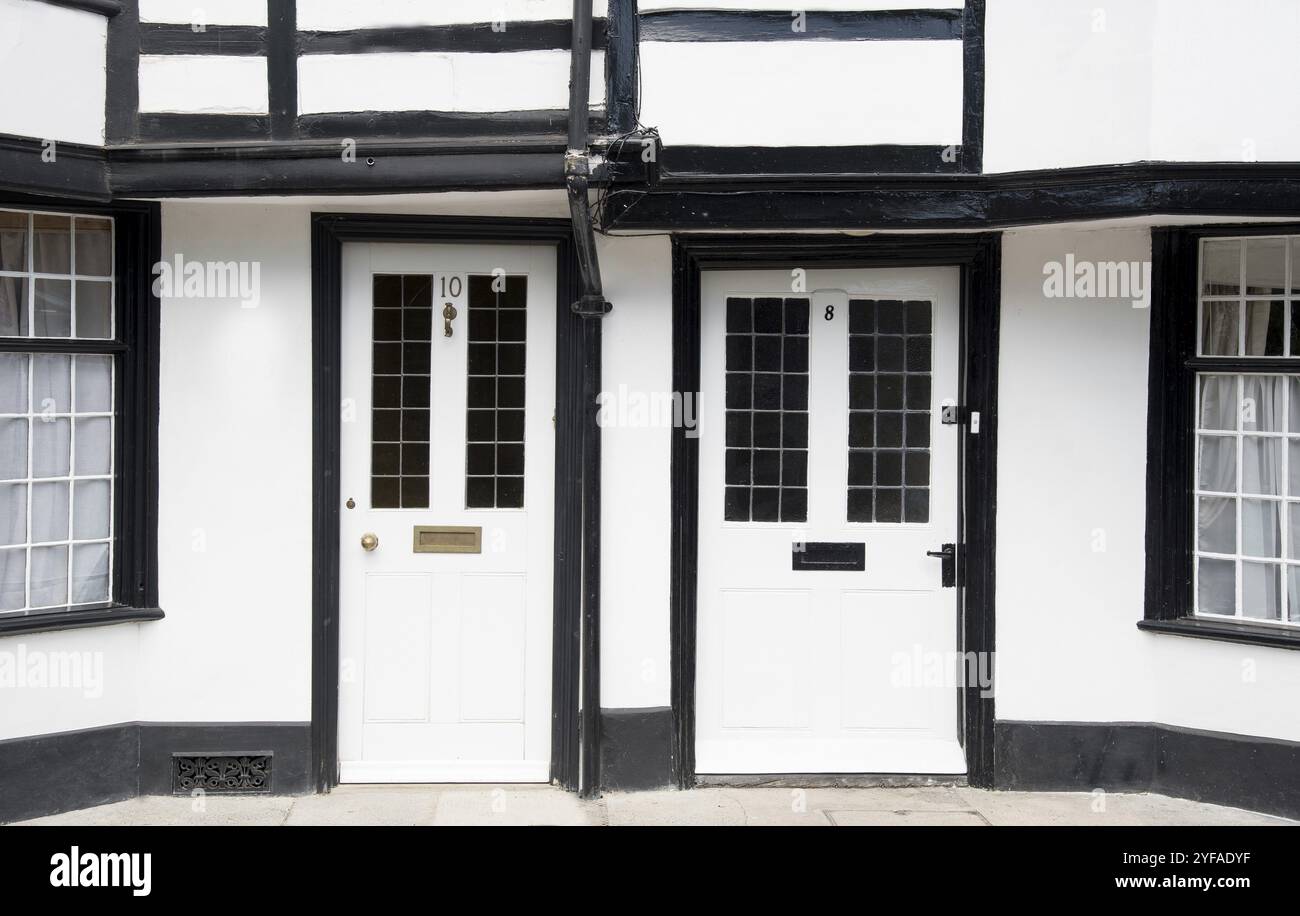 Maison traditionnel anglais avec entrée avant Banque D'Images