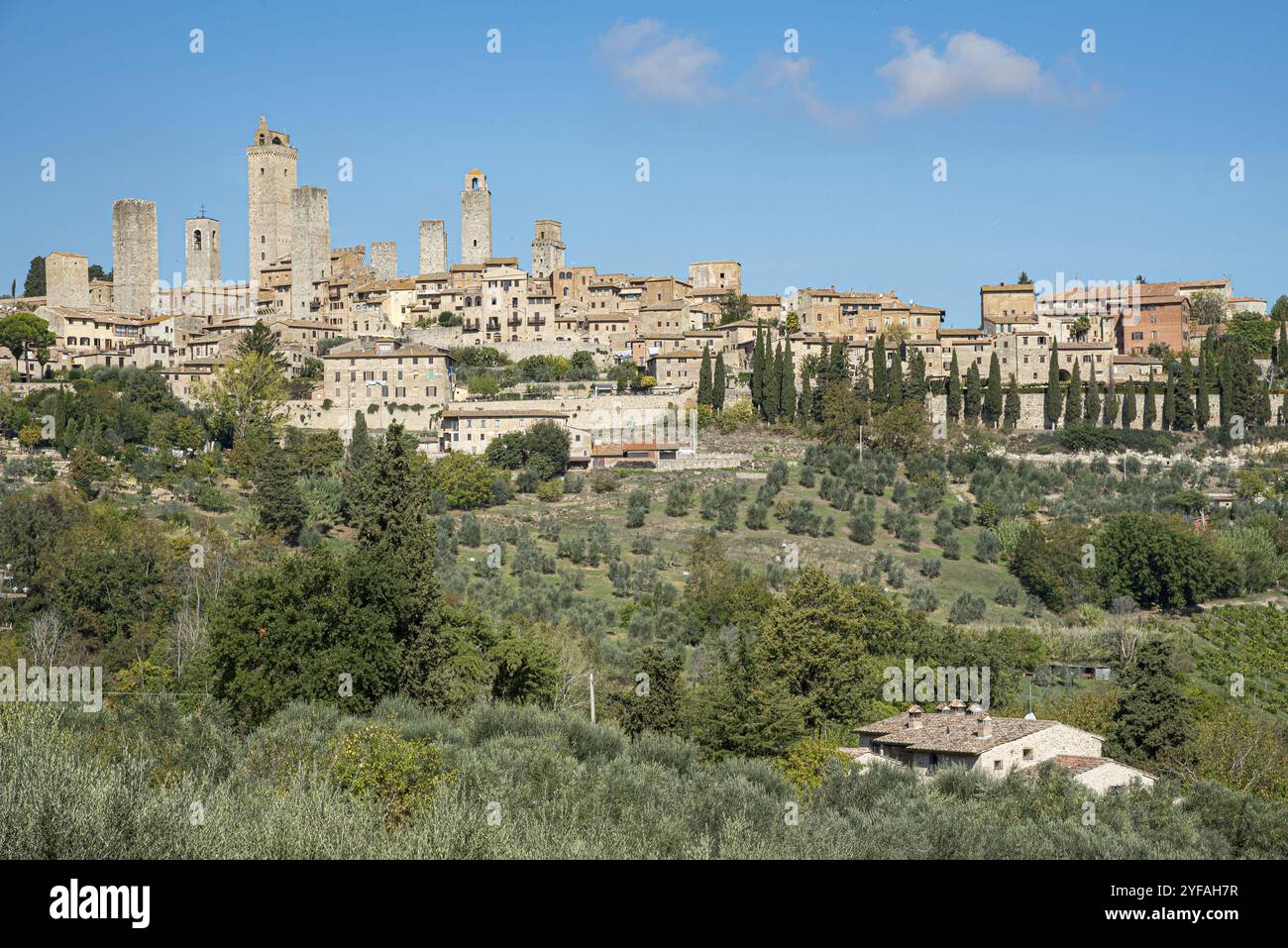 Ville pittoresque historique de San Gimignano, la ville de belles tours, dans la province de Sienne en Toscane, Italie, Europe Banque D'Images