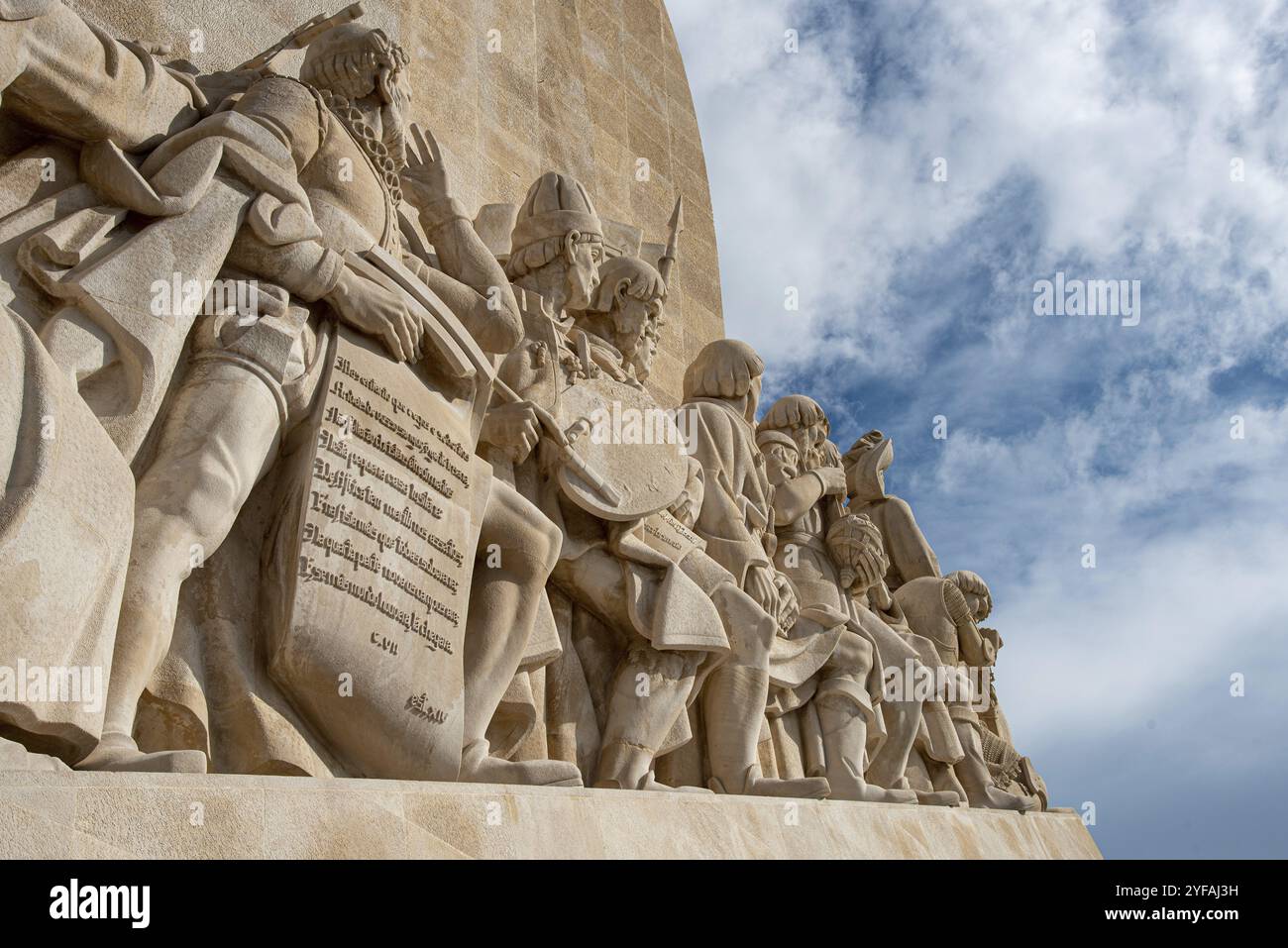 Lisbonne, Portugal, le 19 octobre 2018 : l'Padrao dos Descobrimentos ou Monument des Découvertes contre blue cloudy sky. Il est situé dans le Bélem di Banque D'Images