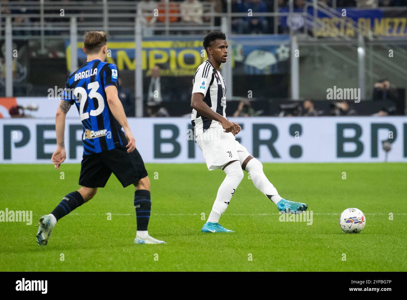 Milan, Italie. Stade Giuseppe Meazza à San Siro. 27 octobre 2024. Championnat italien de football EniLive 2024-25. Inter vs Juventus. Juan Cabal, Juve Banque D'Images