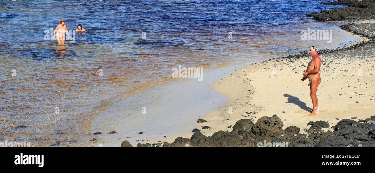 Nudistes sur la plage, El Cotillo, Fuerteventura, Îles Canaries, Espagne. Banque D'Images