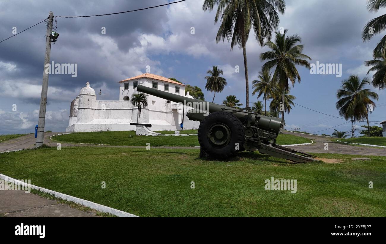 salvador, bahia, brésil - 11 octobre 2024 : vue sur le fort de Monte Serrat dans la ville de Salvador. Banque D'Images