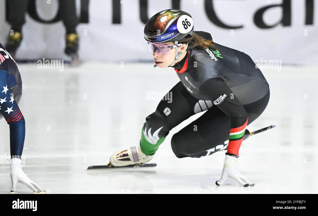 MONTRÉAL, QUÉBEC, CANADA : Petra Jaszapati, de Hongrie, participe à la finale B de la course féminine du 500m à l'événement de patinage de vitesse sur courte piste du circuit mondial ISU à Montréal, le dimanche 3 novembre 2024. Photo (Graham Hughes/Freelance)/Alamy Live News Banque D'Images