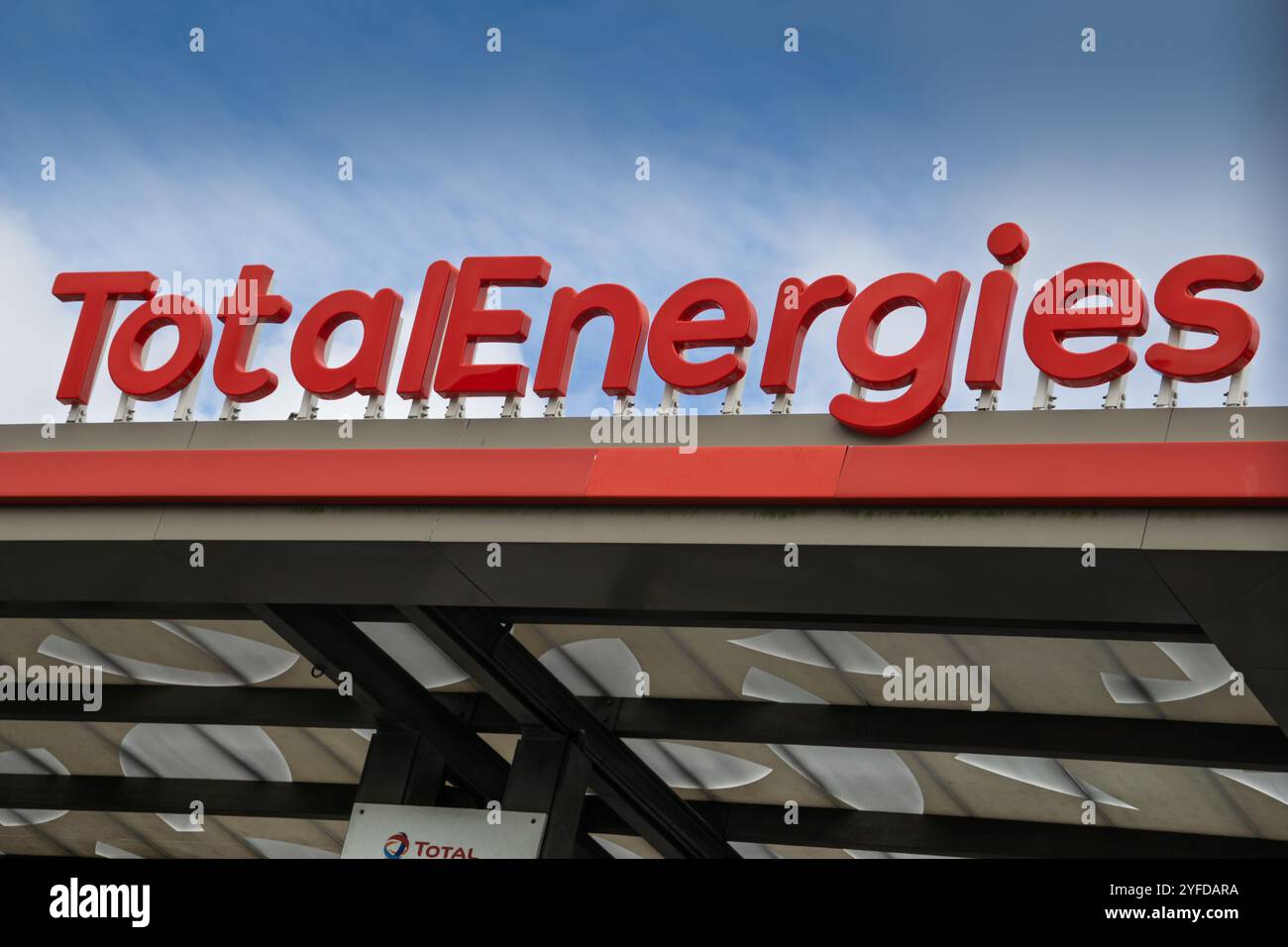 Maurice, 20MAY2024 - affichage du texte de marque de total Energies, multinationale française intégrée de l'énergie et du pétrole fondée en 1924 Banque D'Images