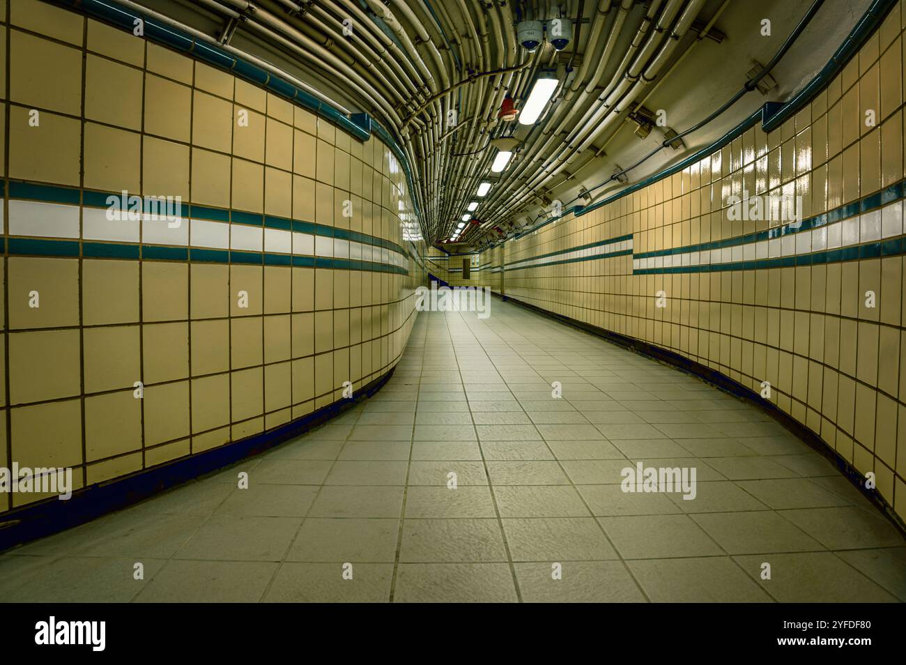Tunnel corridor passage 9th Street PATH station de métro Manhattan, New York, États-Unis. Banque D'Images