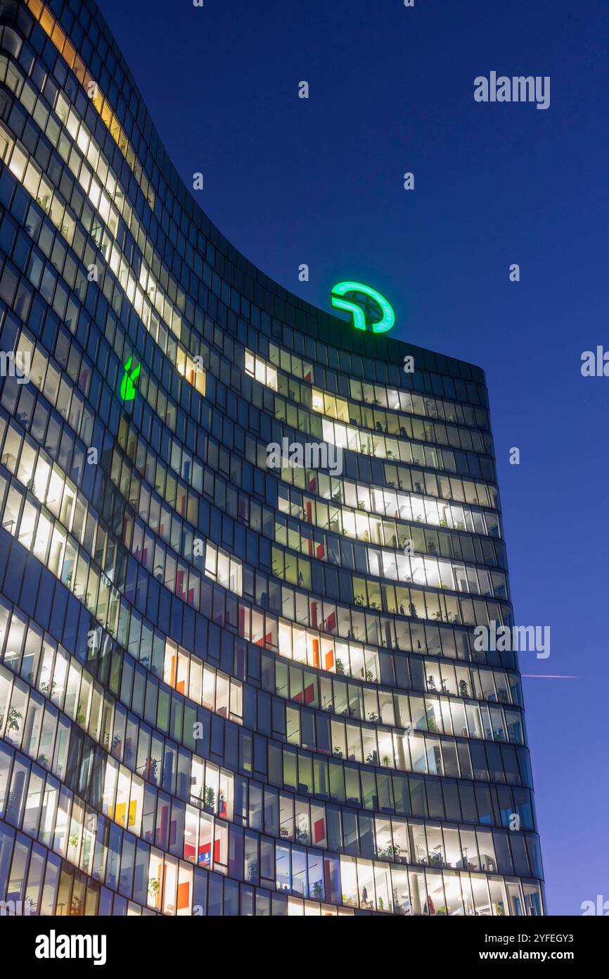 Siège d'OMV, nouveau logo OMV Vienne 02. Leopoldstadt Wien Autriche Banque D'Images