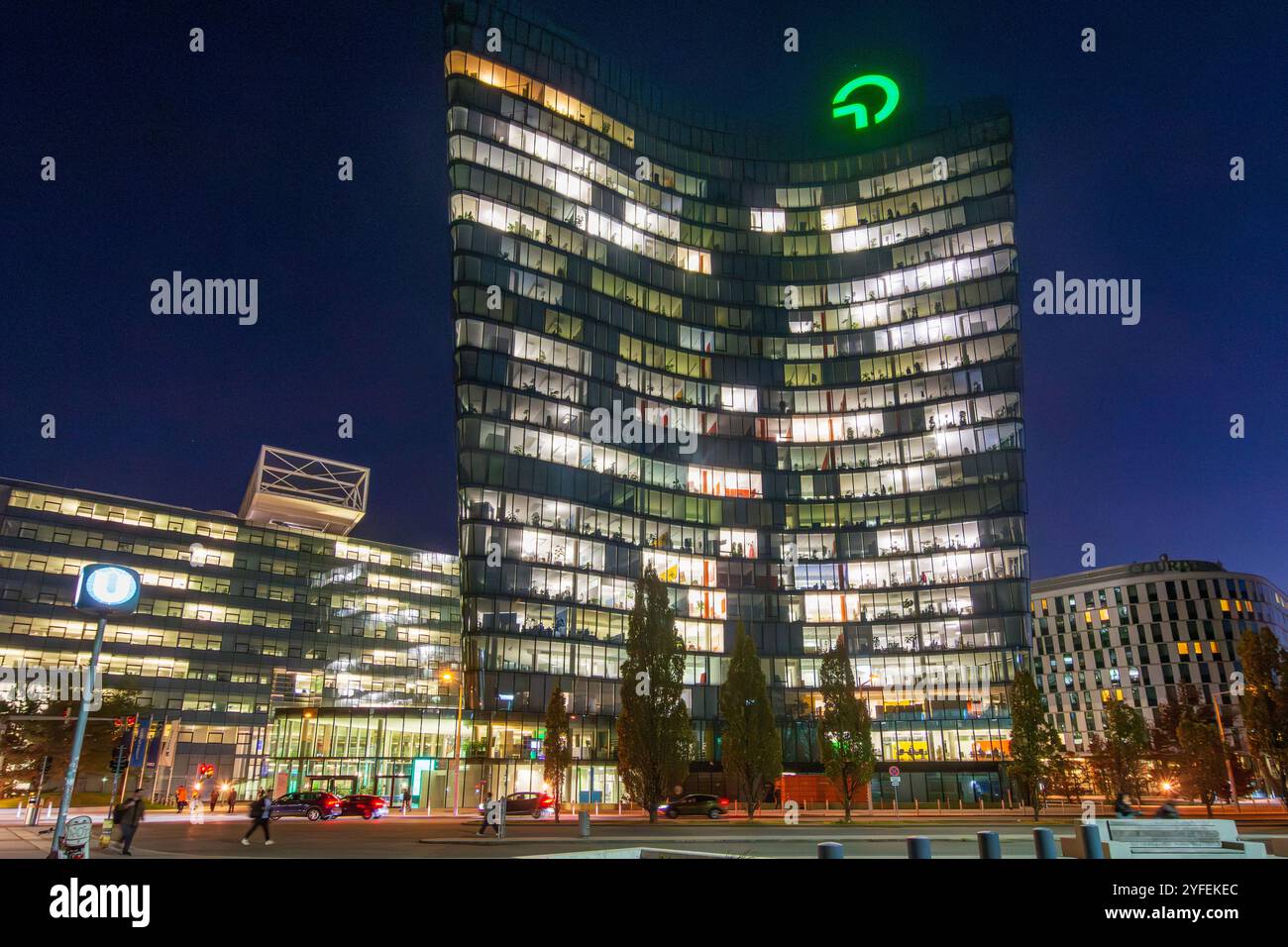 Vienne : siège d'OMV, nouveau logo OMV en 02. Leopoldstadt, Wien, Autriche Banque D'Images