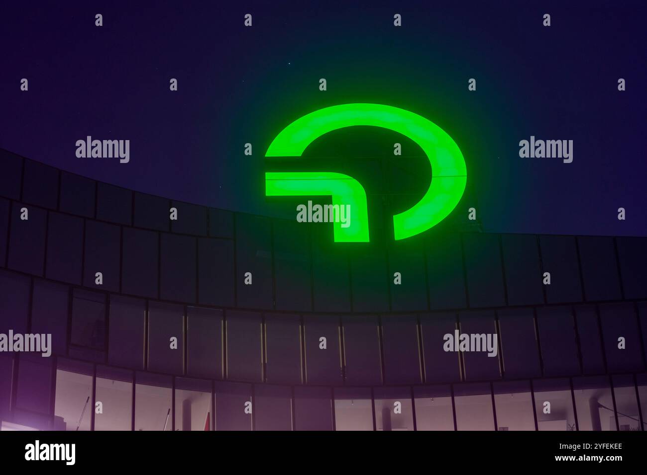 Vienne : siège d'OMV, nouveau logo OMV en 02. Leopoldstadt, Wien, Autriche Banque D'Images