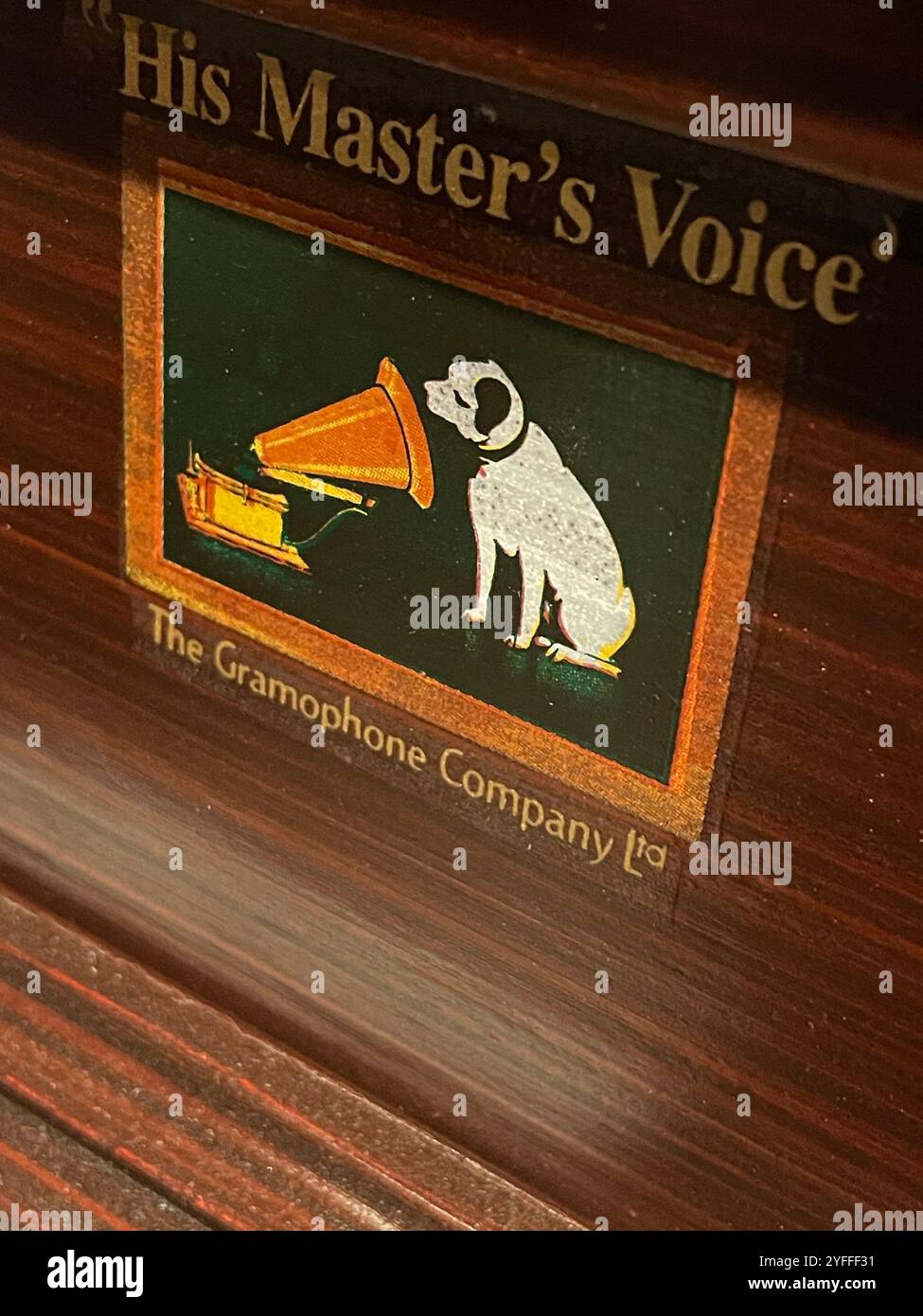 RCA Gramophone avec corne en laiton, États-Unis, 2024 - Image de stock capturée avec un smartphone