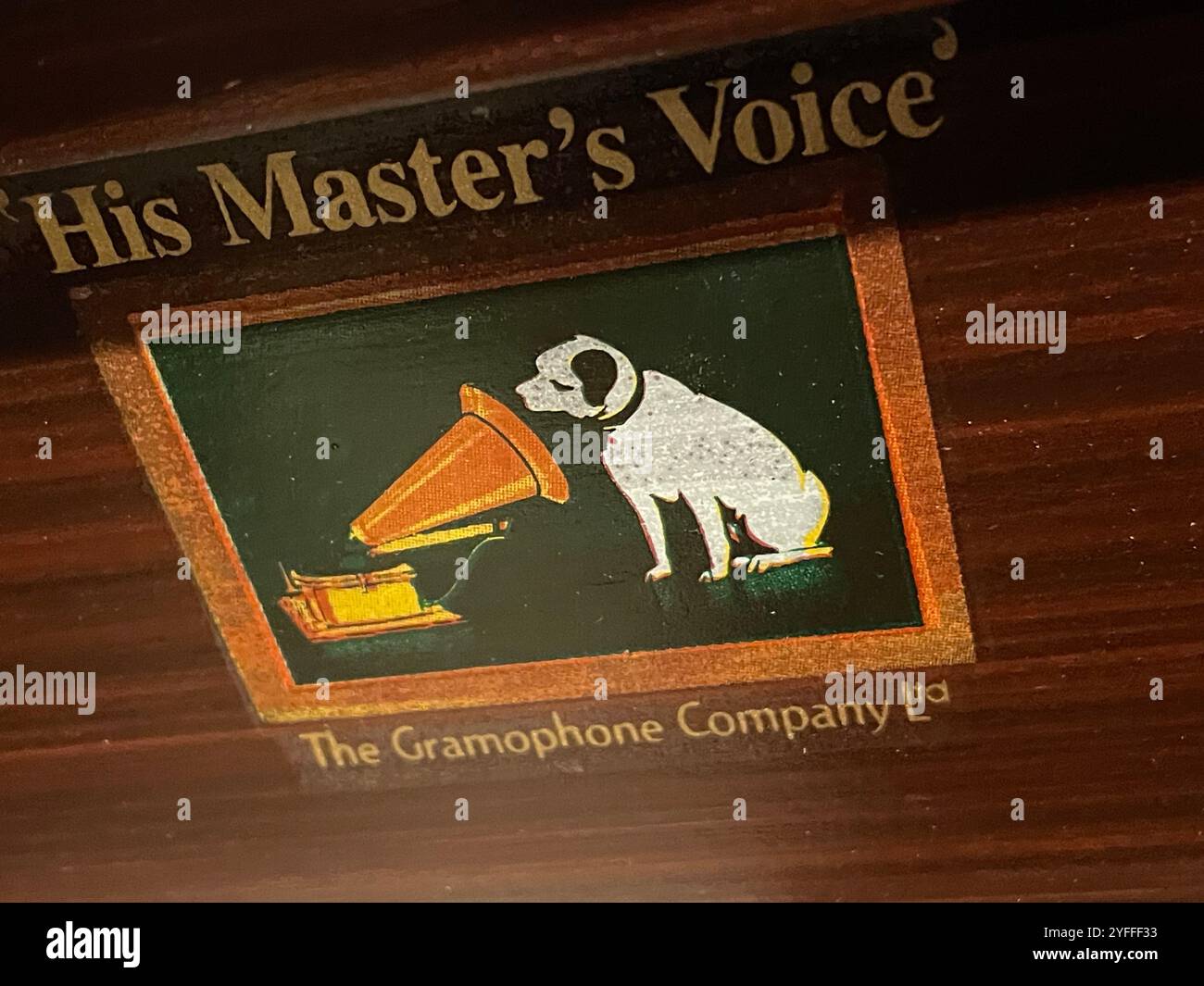 RCA Gramophone avec corne en laiton, États-Unis, 2024 - Image de stock capturée avec un smartphone