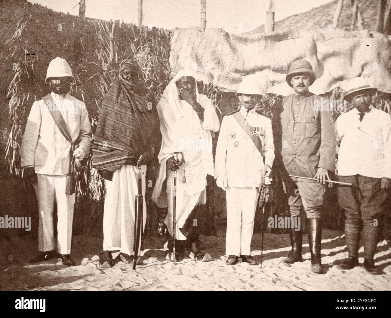 Un officier italien se rend en Érythrée (ancienne colonie italienne) lors de son voyage à travers le Wold à bord du navire de guerre italien « Puglia » Banque D'Images