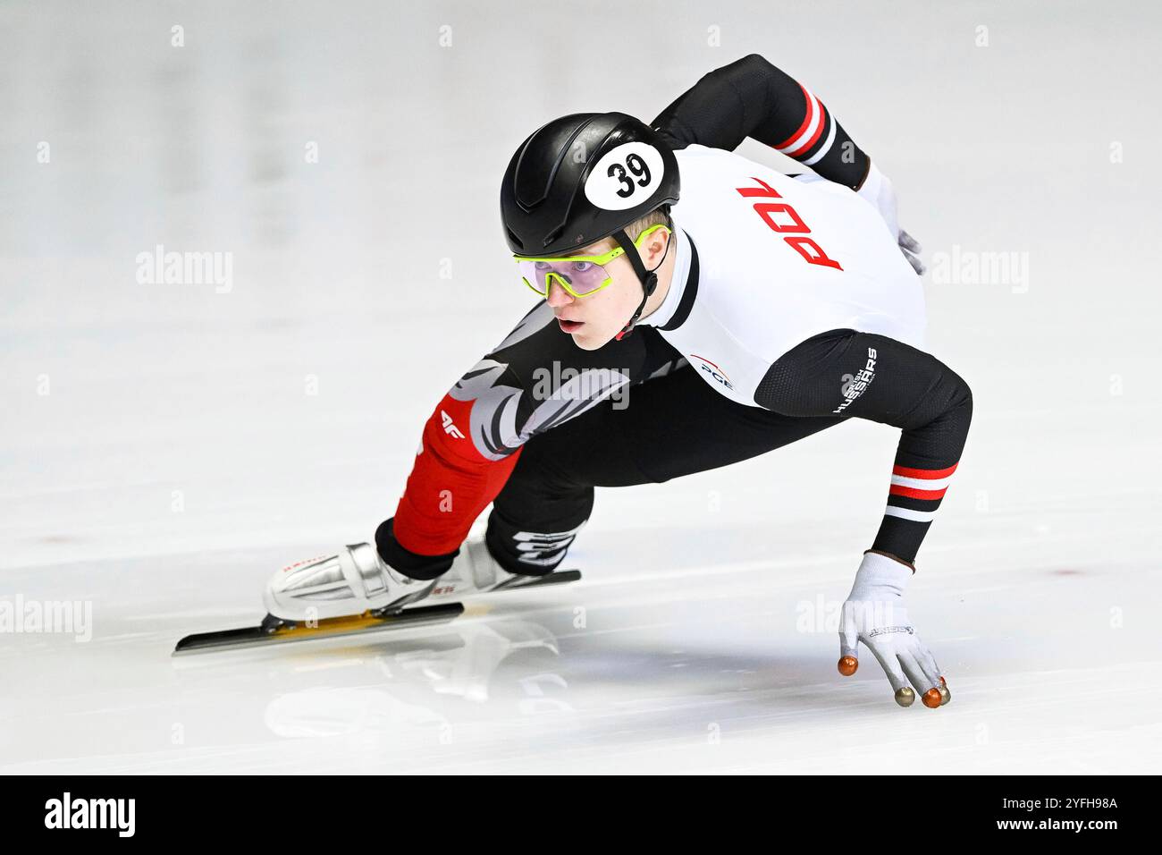 Montréal, Kanada. 01 novembre 2024. MONTRÉAL, QC, Canada - 1er NOVEMBRE : Felix Pigeon (POL) court lors des manches masculines du 1000m au ISU Short Track World Tour 2 le 1er novembre 2024, à l'aréna Maurice-Richard de Montréal, QC, Canada (photo de David Kirouac) crédit : dpa/Alamy Live News Banque D'Images