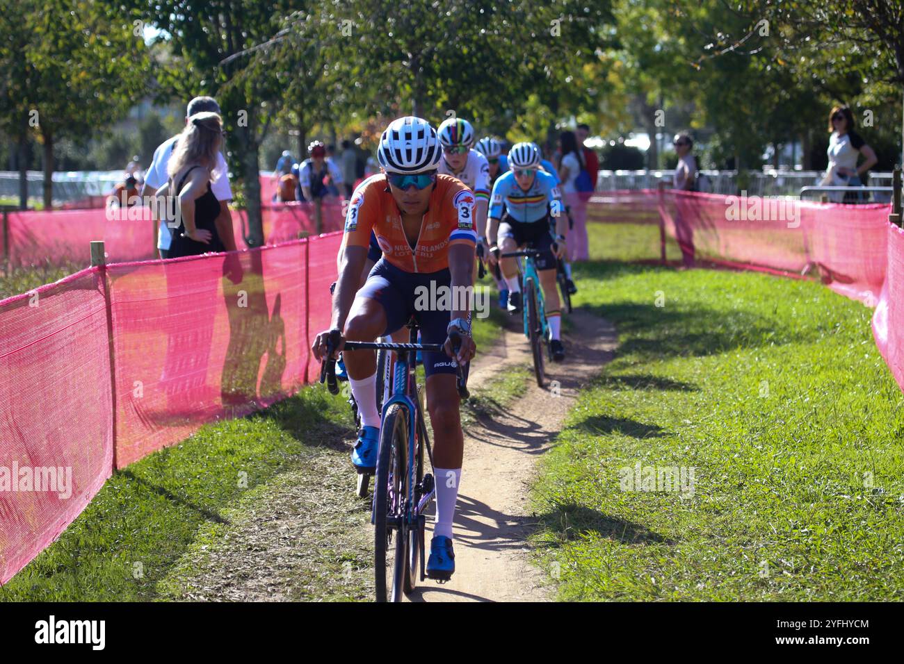 Pontevedra, Espagne, 03 novembre 2024 : cycliste néerlandaise Ceylin del Carmen Alvarado (3) lors de la course d'élite féminine des Championnats d'Europe de Cyclocross 2024, le 03 novembre 2024, à Pontevedra, Espagne. Crédit : Alberto Brevers / Alamy Live News. Banque D'Images