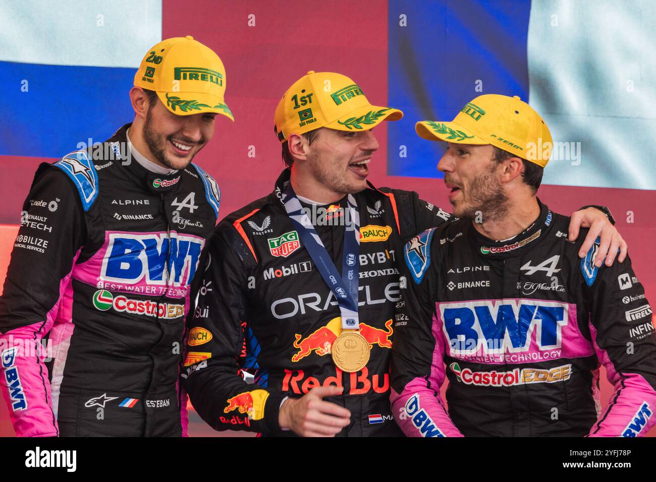 Autodromo Jose Carlos Pace, SO Paulo, Brésil. 3 novembre 2024 ; Max Verstappen de Red Bull Racing, Esteban Ocon et Pierre Gasly de l'équipe Alpine F1 Team sur le podium lors du Grand Prix de formule 1 du Brésil crédit : Jay Hirano/AFLO/Alamy Live News Banque D'Images