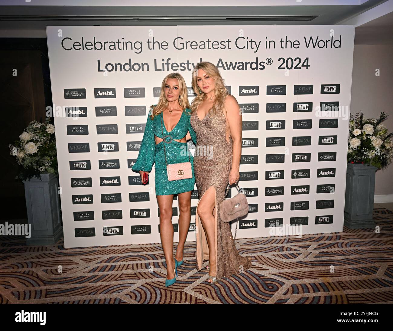 LONDRES, ROYAUME-UNI. 4 novembre 2024. Pola Pospieszalska et Victoria Featherstone-Pearce de K-9 Angels assistent aux London Lifestyle Awards 2024 au Royal Lancaster Londres, Royaume-Uni. (Photo de 李世惠/Voir Li/Picture Capital) crédit : Voir Li/Picture Capital/Alamy Live News Banque D'Images