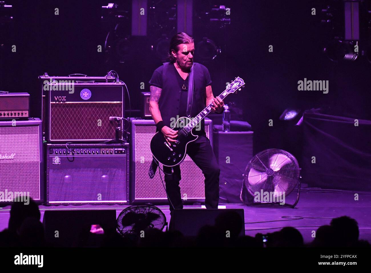 Londres, Royaume-Uni. 04th Nov, 2024. LONDRES, ANGLETERRE - 4 NOVEMBRE : Billy Duffy de 'The Cult' jouant au Royal Albert Hall le 4 novembre 2024 à Londres, Angleterre. CAP/Mar © Mar/Capital Pictures crédit : Capital Pictures/Alamy Live News Banque D'Images