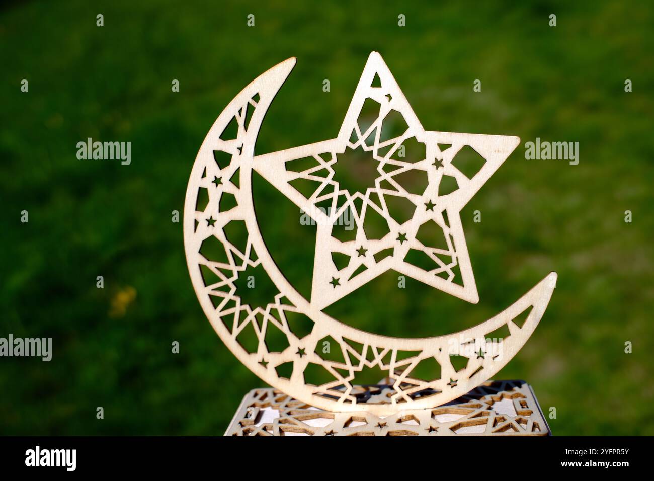 Croissant islamique de lune et d'étoile. Symbole de l'Islam. Concept de Ramadan. Banque D'Images