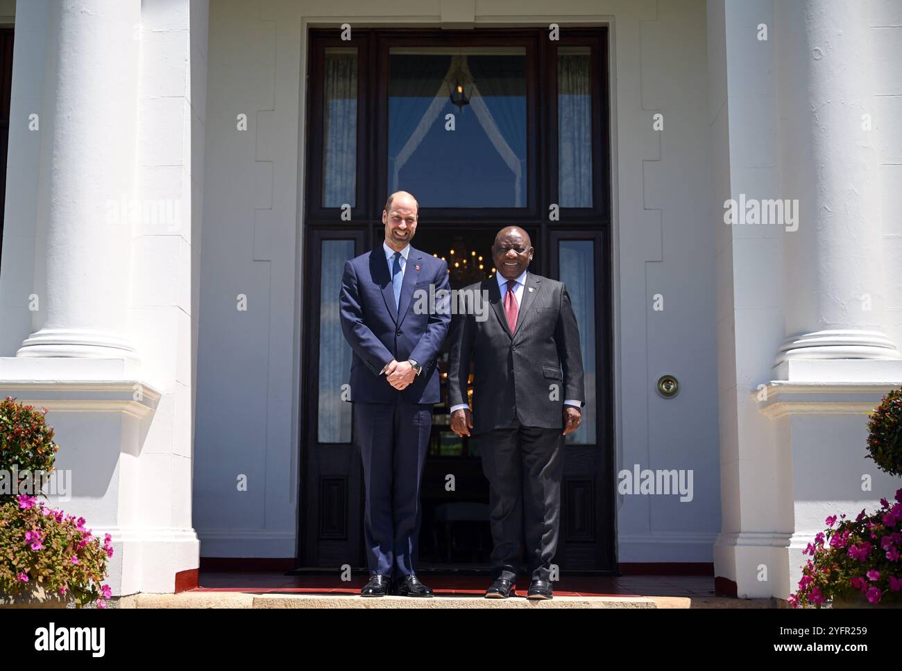 Le Prince de Galles lors d'une audience avec Cyril Ramaphosa, le Président de l'Afrique du Sud, à la résidence Genadendal, sa résidence officielle au Cap, le deuxième jour de sa visite en Afrique du Sud, avant la quatrième cérémonie annuelle de remise des prix Earthshot le 6 novembre. Date de la photo : mardi 5 novembre 2024. Banque D'Images