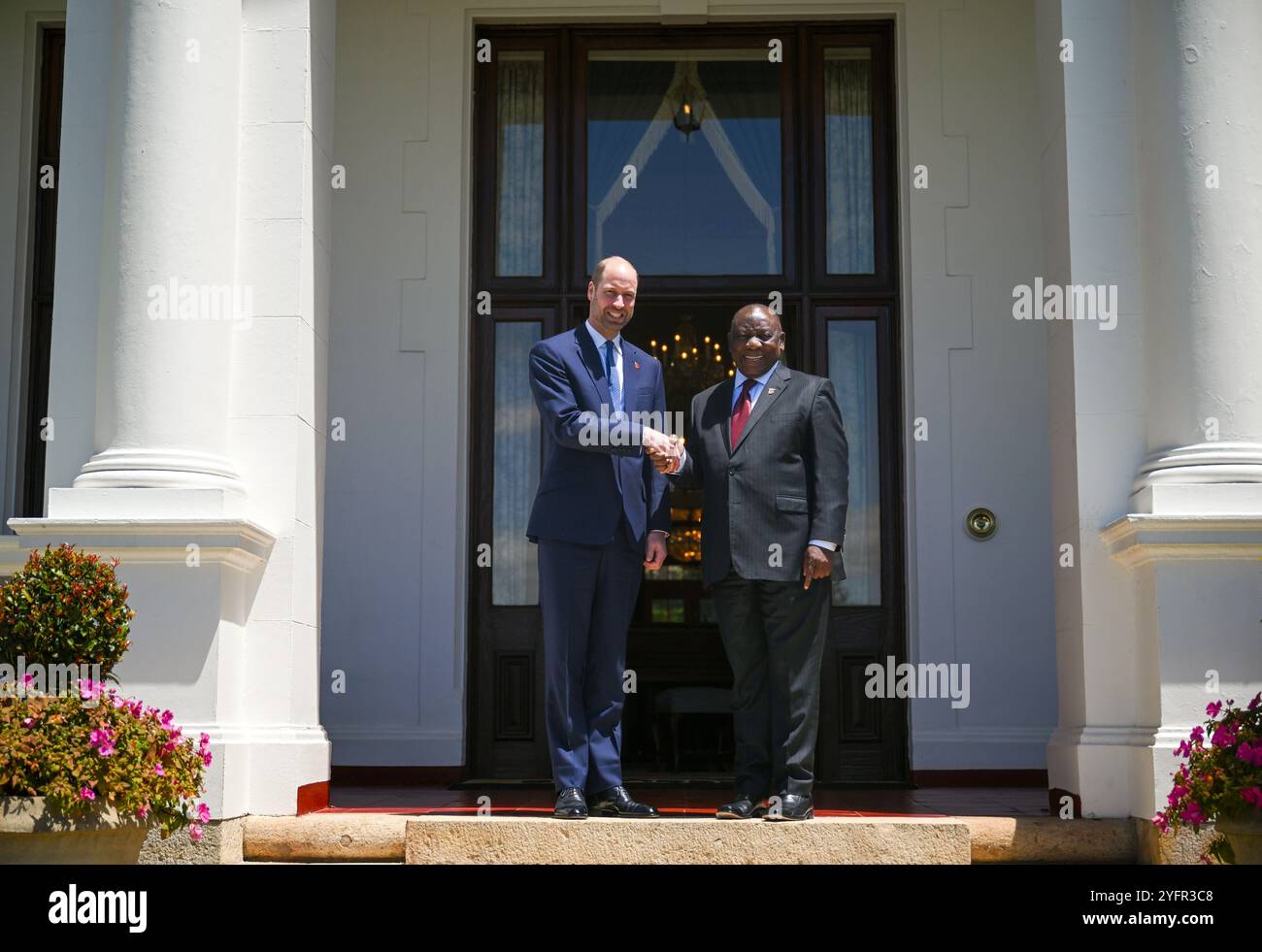 Le Prince de Galles lors d'une audience avec Cyril Ramaphosa, le Président de l'Afrique du Sud, à la résidence Genadendal, sa résidence officielle au Cap, le deuxième jour de sa visite en Afrique du Sud, avant la quatrième cérémonie annuelle de remise des prix Earthshot le 6 novembre. Date de la photo : mardi 5 novembre 2024. Banque D'Images