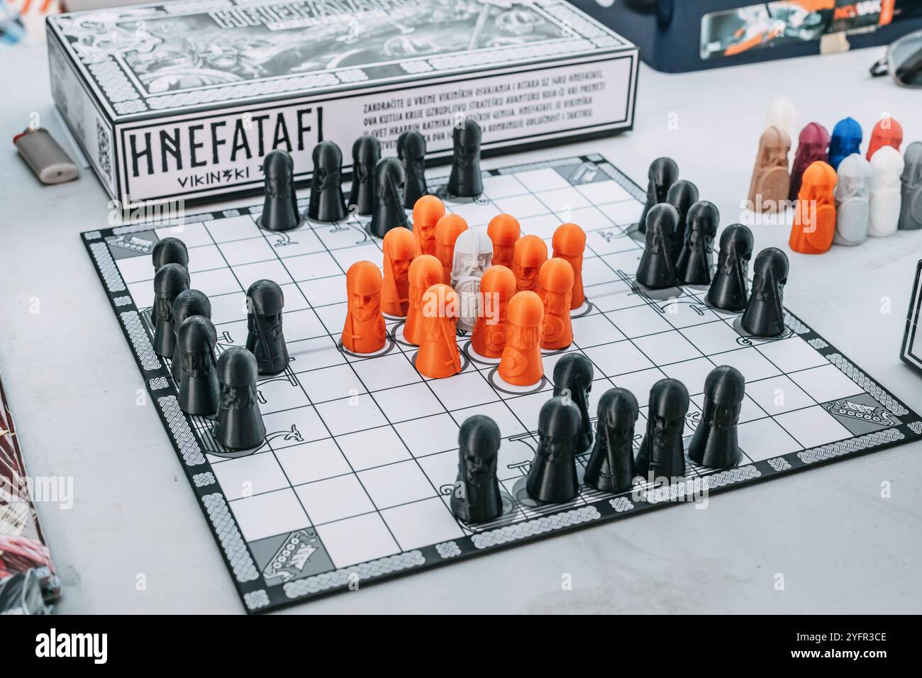 1er septembre 2024, Belgrade, Serbie : jeu de société Hnefatafl, avec des pièces complexes, mettant en valeur le gameplay stratégique de la tactique de l'ère Viking. Banque D'Images