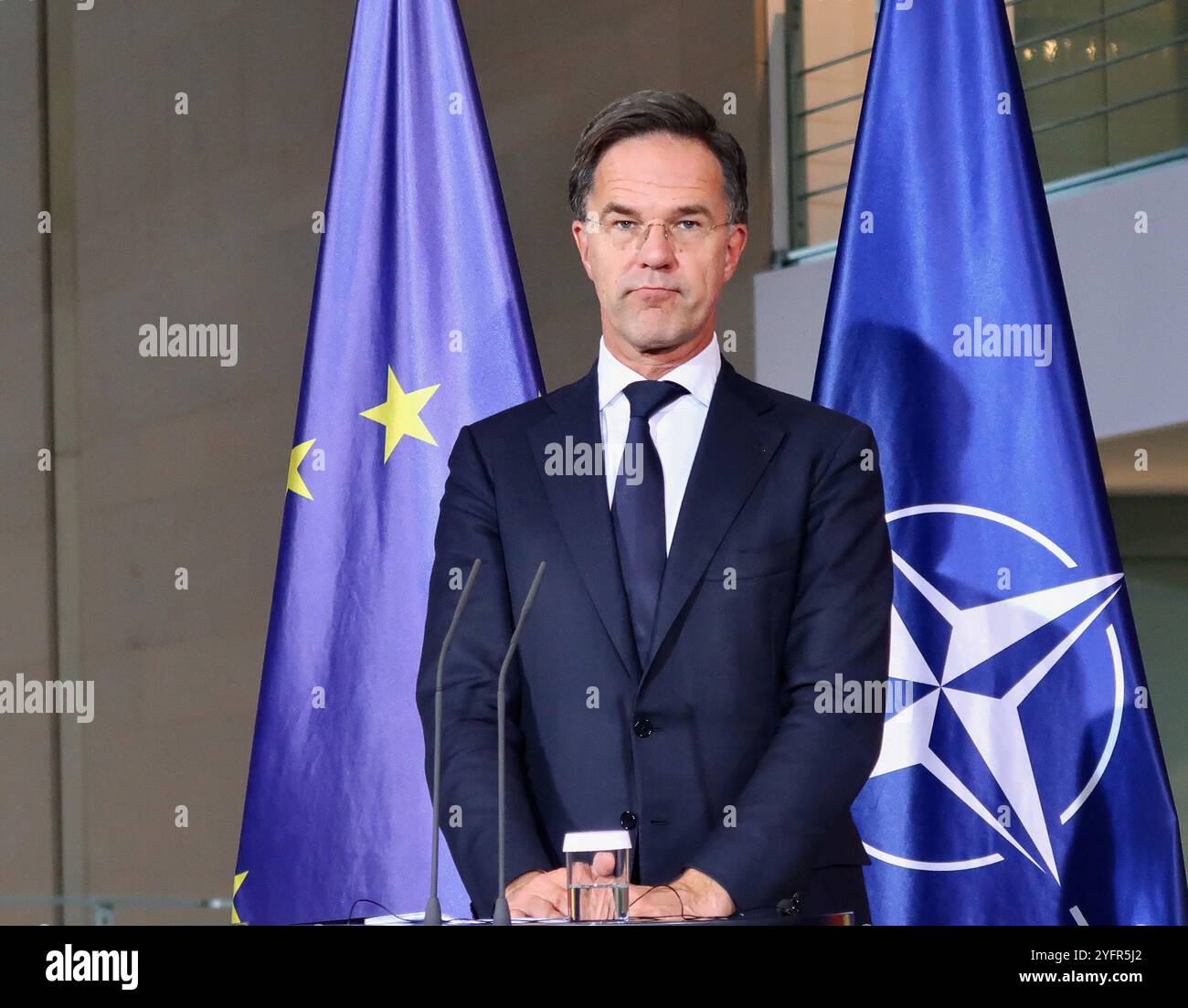 Non exclusif : BERLIN, ALLEMAGNE - 4 NOVEMBRE 2024 - le secrétaire général de l'OTAN, Mark Rutte, est vu lors d'une conférence de presse conjointe avec le chancelier allemand O. Banque D'Images