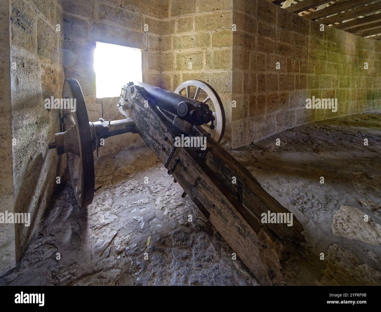 Canon à l'intérieur du Spitalbastei à la porte Spitaltor dans le centre historique de Rothenburg ob der Tauber. Rothenburg, Bavière, Allemagne, EUR Banque D'Images