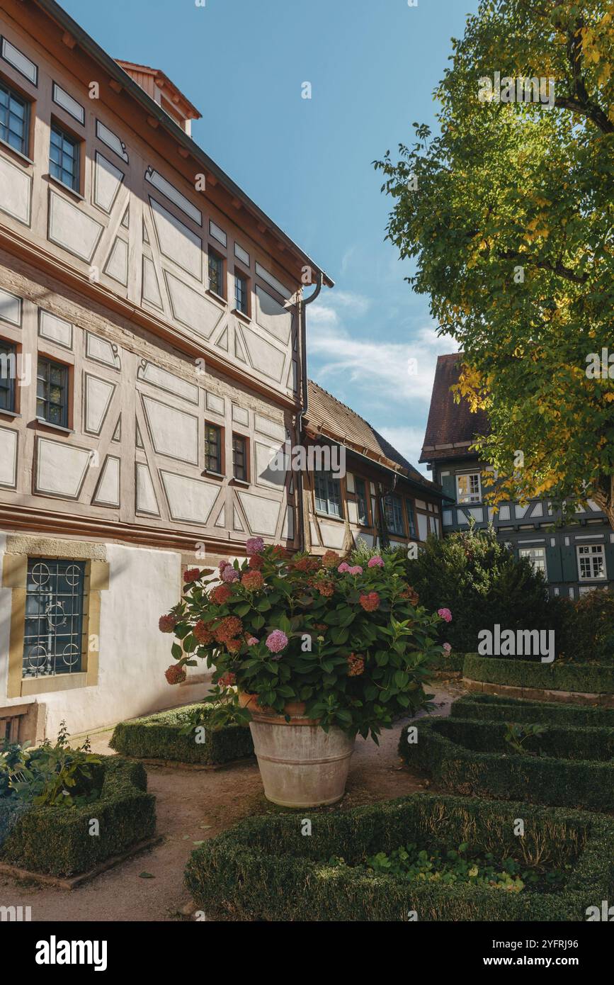 Ancienne maison de ville nationale allemande. La vieille ville est pleine de bâtiments colorés et bien conservés. Le Bade-Wurtemberg est un état situé dans le sud-ouest de l'Allemagne, à la frontière Banque D'Images