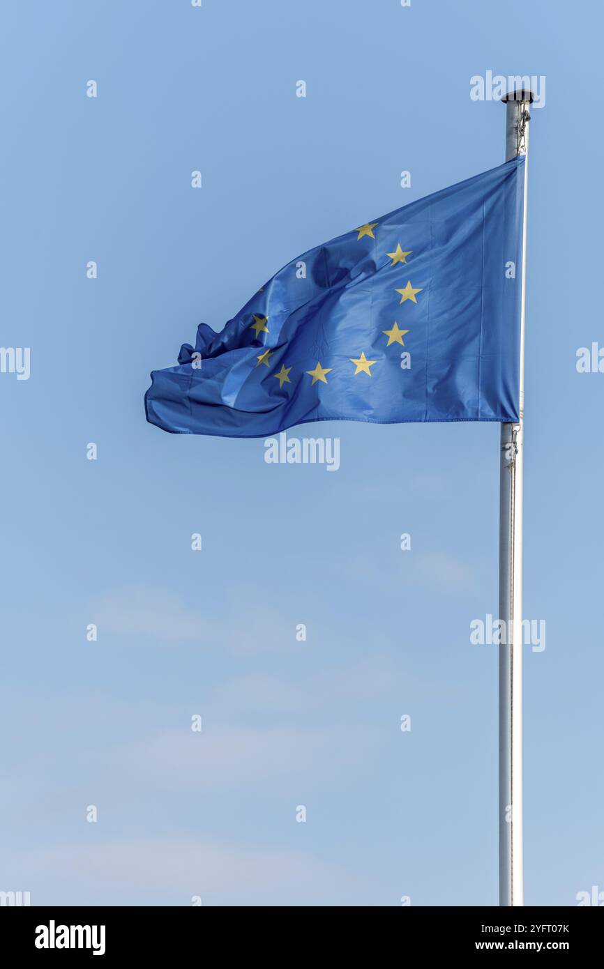 Drapeau européen flottant dans le vent. France Banque D'Images