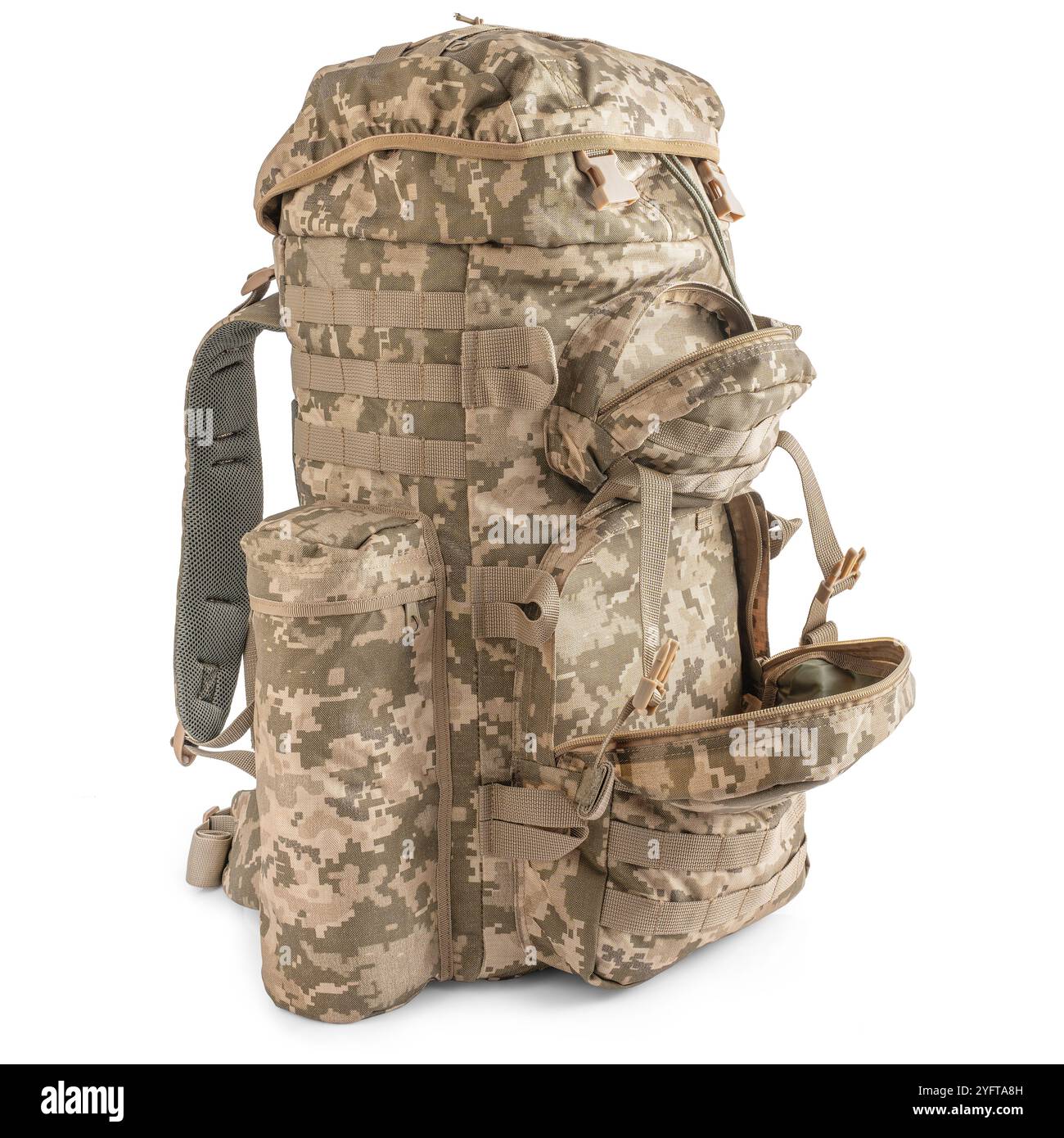 Sac à dos militaire en camouflage pixel. Munitions militaires tactiques. Banque D'Images