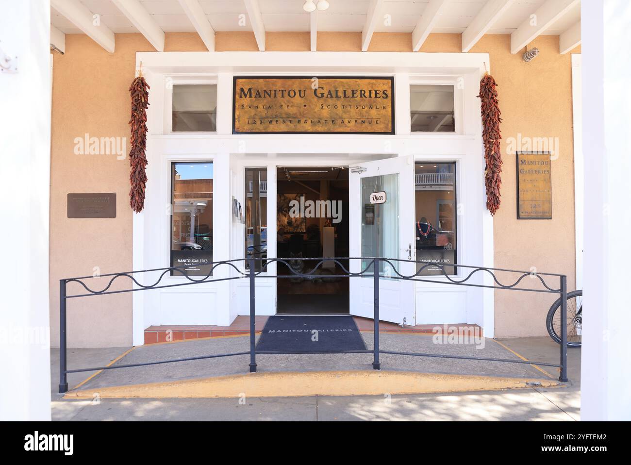 Legacy Gallery, Manitou, avec une belle collection d'art contemporain, de représentation, de sculpture, de verre et de bijoux, Santa Fe, nouveau Mexique. Banque D'Images