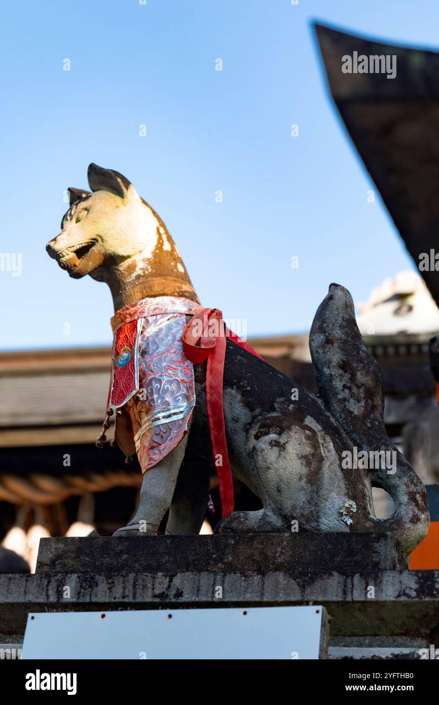 Sanctuaire Fushimi-inari à Kyoto, porte tori, sanctuaire sacré pour renards, Japon © Giorgia de Dato Banque D'Images