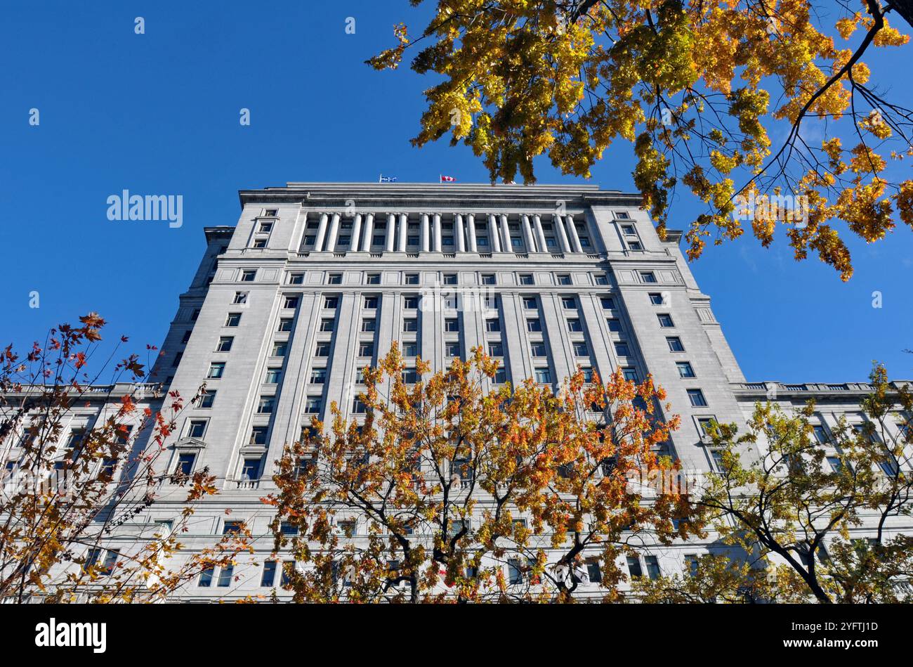 L'emblématique édifice Sun Life, situé sur le Square Dorchester à Montréal, a été construit en trois étapes pour la compagnie d'assurance, à compter de 1914. Banque D'Images