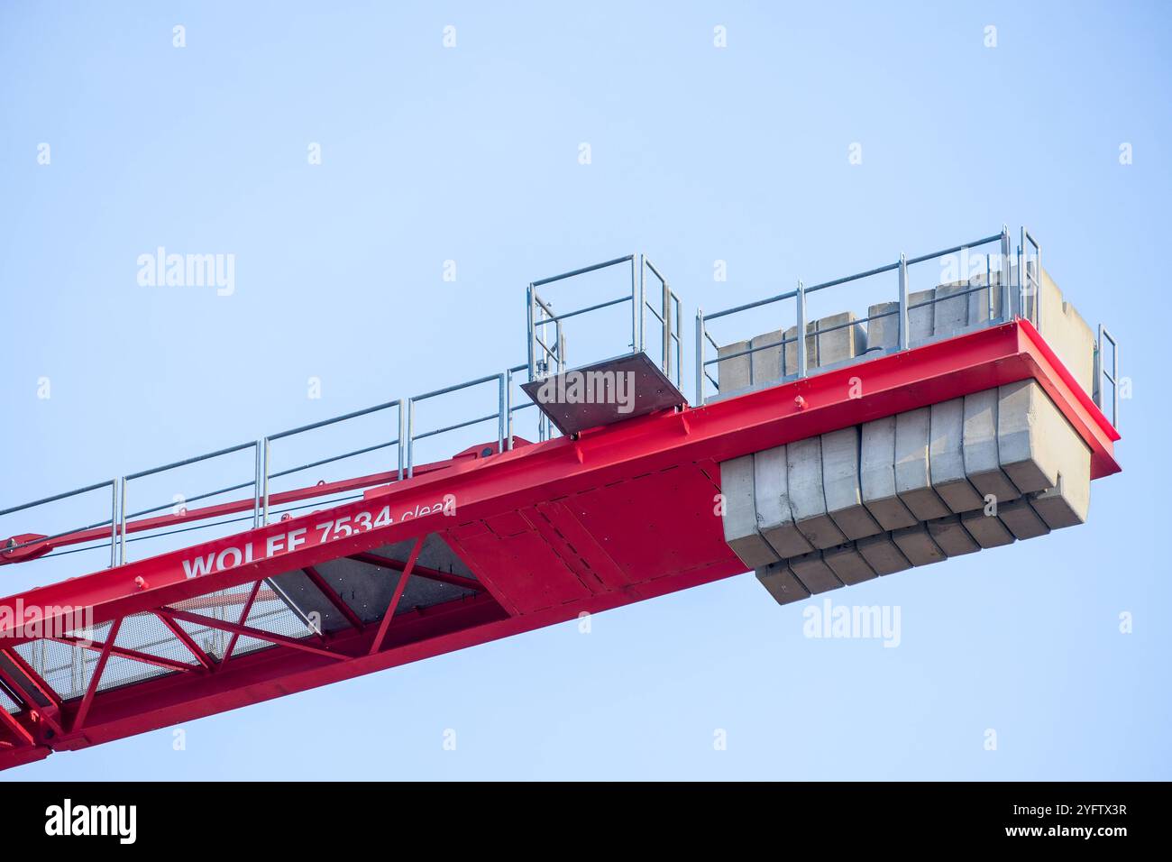 Düsseldorf 05.11.2024 Kran Baustelle Wohnungen Wohnungsnot Mieten Mietpreis sozialer Wohnungsbau Immobilien Turmkran Laufkatze Wohnraummangel Wohnungsmangel Wohnung Baustelle Neubau Wohnungen Wohnung Baugerüst Mehrfamilienhaus Mietshaus Miete Mietspiegel Banque D'Images